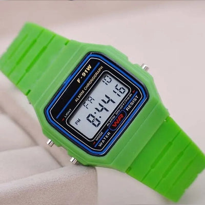 Stilvolle LED Uhr im modernen quadratischen Design