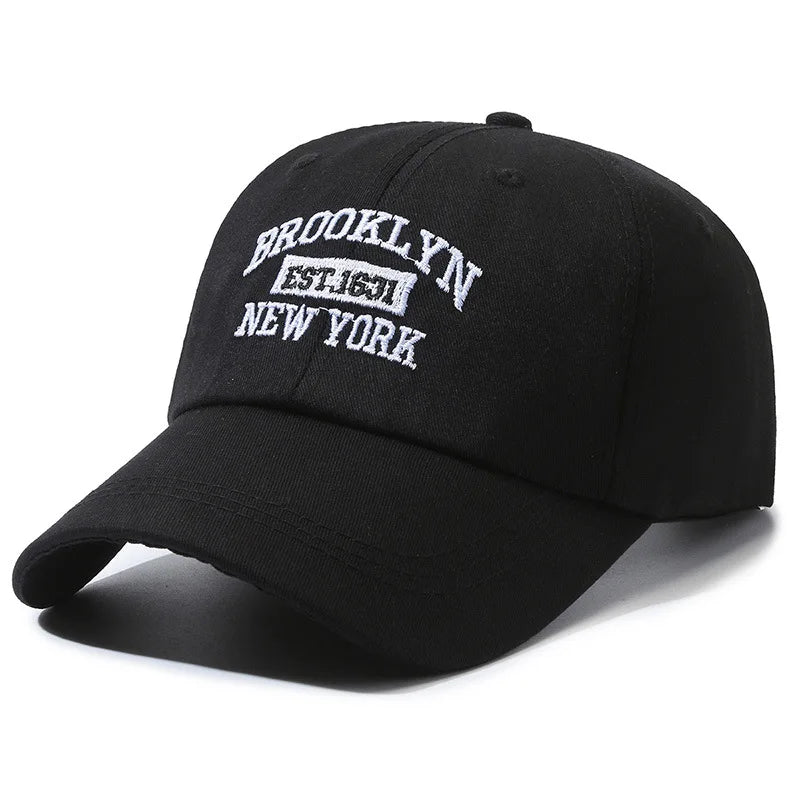 Schwarz Rück: Schwarze Retro Baseballkappe  Rückansicht mit verstellbarem Verschluss
