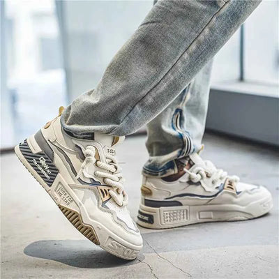 Schwarz Seite: Schwarze Herren Sneaker  Seitenansicht mit dicker Sohle

