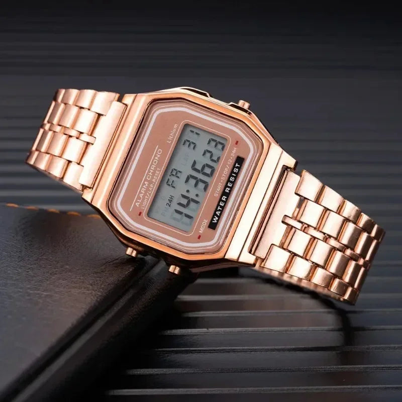 Robuste LED Digitaluhr im quadratischen Edelstahlgehäuse
