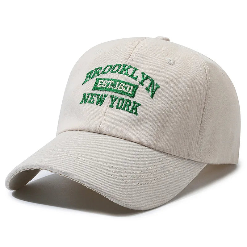 Schwarz Front: Unisex Retro Baseballkappe Schwarz  Vorderansicht mit Buchstabenstickerei
